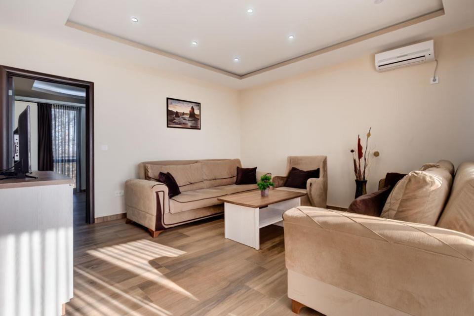 Hotel Zan Улцин Екстериор снимка