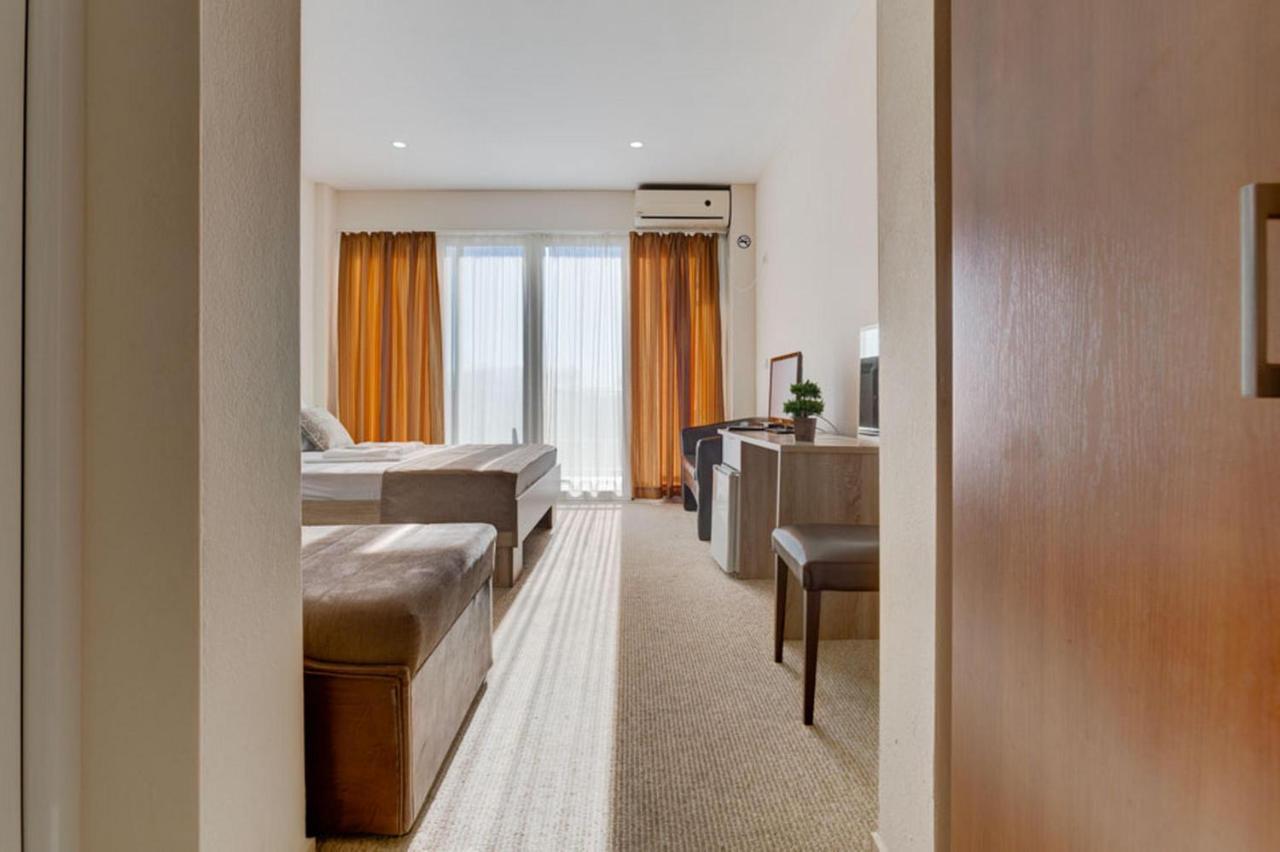 Hotel Zan Улцин Екстериор снимка