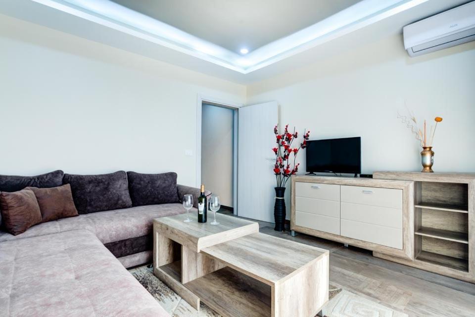 Hotel Zan Улцин Екстериор снимка