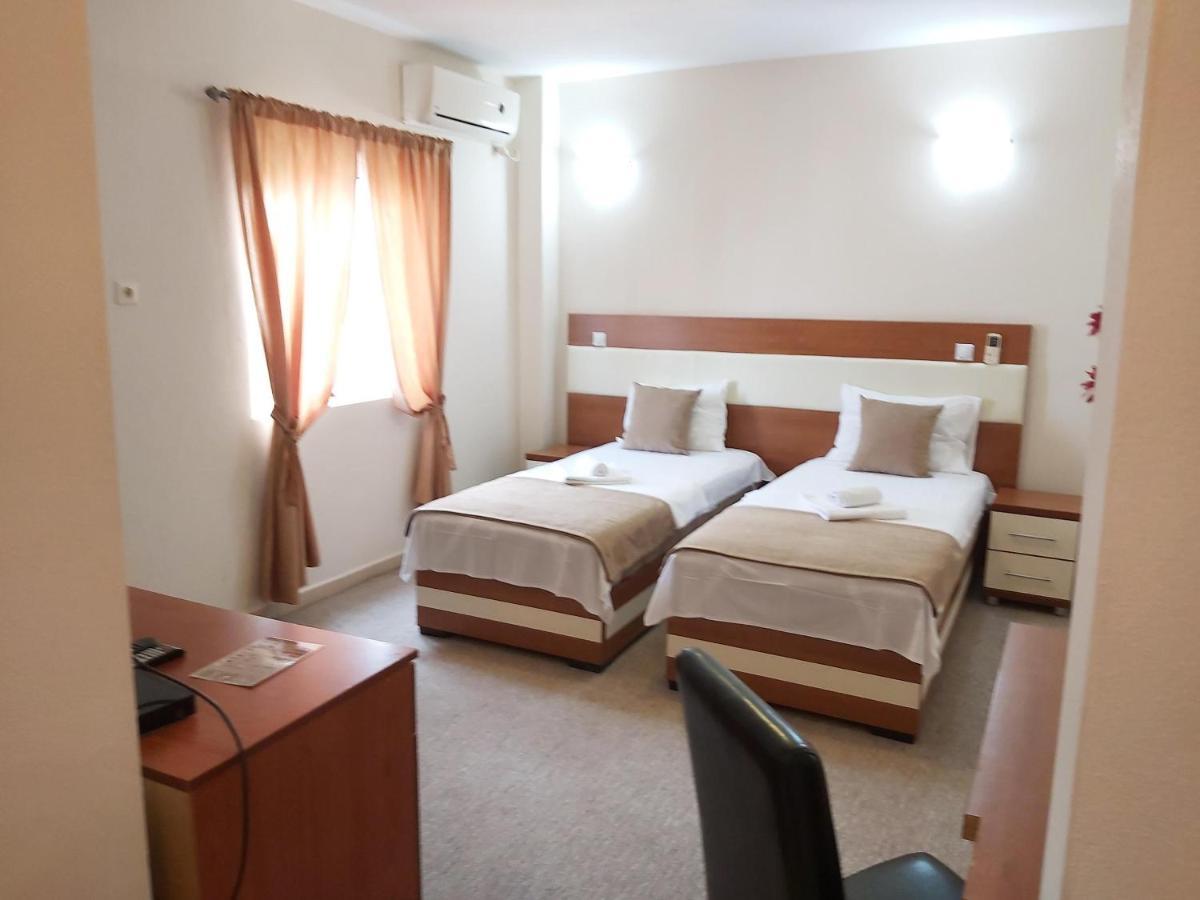 Hotel Zan Улцин Екстериор снимка