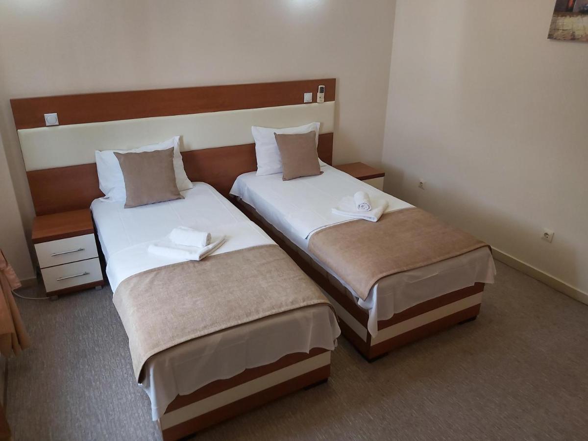Hotel Zan Улцин Екстериор снимка